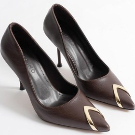 Resim Nivora Kadın Kahve Deri Gold Aksesuarlı Sivri Burun Yüksek İnce Topuklu Ayakkabı Stiletto 9.5 Cm Kahverengi 
