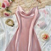 Resim Kadınlar için Şık Pembe Saten Gecelik - Seksi Derin V-Yaka, Kolsuz, Buruşuk Tasarım, Tüm Mevsimler İçin Rahatlık, Rahat veya Romantik Durumlar İçin Mükemmel, Romantik Gecelik | Buruşuk Gecelik | Saten Kaplama 