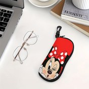 Resim 1 adet Minnie Mouse ve Mickey Kulaklıklı Kauçuk Gözlük Kutusu - Gözlükler için Dayanıklı, Taşınabilir ve Şık Koruyucu Kutu - Sevimli Tasarım, Erkekler ve Kadınlar için İdeal, Gözlük Kutusu | Eğlenceli Aksesuar | Dayanıklı Gözlük Kutusu, Gözlük Kutusu 