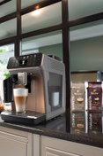 Resim Philips Tam Otomatik Espresso Makinesi, 20 Sıcak ve Soğuk İçecek Espresso, sütlü latte, cappuccino vb. 