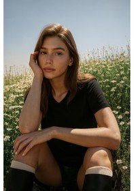 Resim Markapia Kadın V Yaka Kısa Kollu Düz T-shirt Siyah 
