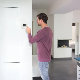 Resim Bosch TR24RF Kablosuz Oda Termostatı / Kumandası 
