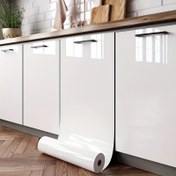 Resim Parlak beyaz kendinden yapışkanlı mutfak çıkartması, yağa dayanıklı su geçirmez nem önleyici, dolap tezgahları ve masaların modern plastik dekorasyonu için uygun, dolap yüzeyi koruma parlak beyaz çıkartma kendinden yapışkanlı kağıt mutfak duvar çıkartması 