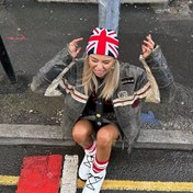 Resim 1 adet Rüzgar Geçirmez Örgü Bere Şapka İngiltere Bayrağı Nakışı ile - Erkekler ve Kadınlar için Moda Kulak Koruması 