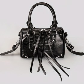 Resim 1 Düz Renk PU Malzeme Fermuarlı Perçinli Püskül Çekme Zincir Kuyruk Dekorlu Çift Saplı Kadın El Çantası, Moda Punk Tarzı Ayarlanabilir Omuz Askılı Y2K Stili Kare Çanta Günlük Kullanım ve Alışveriş için Crossbody Çanta 