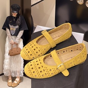 Resim Kadın Modası, Mary Jane Ayakkabı ve Loafer Kombinasyonu - Basit Tokalı Tasarımı ve Şık Stili ile Sevilen; Hafif ve Nefes Alabilir. Mary Janes'in Tatlı Zarafetini Loaferların Rahatlığıyla Birleştirir, Günlük Kullanım ve Alışveriş için Mükemmel 