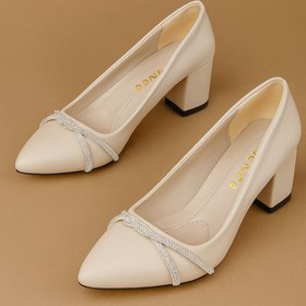 Resim macella Göz Alıcı Tasarım! Nikah, Davet ve Özel Günler İçin Şık Bej Taşlı Ayakkabı"** 