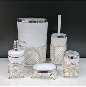 Resim 5 Parça Yuvarlak Akrilik Ferforje Banyo Seti Beyaz Gümüş Karo Desen Beyaz 
