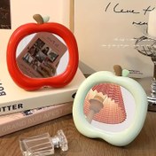 Resim Elma Şeklinde Dekoratif Makyaj Aynası - Yatak Odası, Yurt veya Ev Dekoru için Şık Masaüstü Kozmetik Ayna, Reflektif Yüzeyli Kırmızı ve Yeşil Elma Tasarımı, Makyaj Masası veya Çalışma Alanı için Mükemmel, Yatak Odası Dekoru | Şık Ayna | Canlı Renkler 