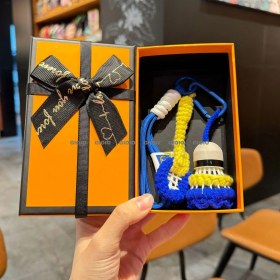 Resim Silver1 Gıoıo Erkekler ve Kadınlar Için Yeni Iyi Şanslar Ilham Verici Hediyeler Yetişkin Hediye Anahtarlık Okul Çantası Çekicilik Orta ve Lise Dıy Hediye (Yurt Dışından) 