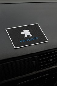 Resim TUSBA MARKET Peugeot Logolu Torpido Üstü Kaydırmaz Ped – Şık ve Fonksiyonel Araç İçi Aksesuar 