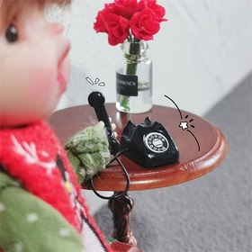 Resim Miniatur Retro Döner Telefon Modeli Bebek Evleri için - Koleksiyoncular ve Kendin Yap Mini Sahne için Mükemmel Vintage Siyah & Kırmızı Telefon Aksesuarı, Hobiler için Çekici Bebek Evi Aksesuarı, Toplanabilir Minyatürler | Nostaljik Dekor | Detaylı İşçilik, Bebek Evi Minyatürleri 