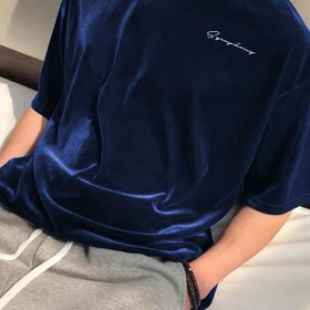 Resim Erkek Şık Kadife Örgü Kazak T-Shirt - Kontrast Harf Nakış, Rahat Kısa Kollu Crew Boyun, Normal Beden, Hafif ve Nefes Alabilir İlkbahar/Yaz, Günlük Üst | Trendy Casualwear | Şık Pürüzsüz Dokuma 