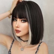 Resim Şık Bob Peruk Kısa Düz Beyaz Vurgulu Siyah Peruk Kadınların Günlük Parti Kullanımı İçin Uygun Yüksek Yoğunluklu Vurgulu Gümüş Bob Peruk ile Saçak Isıya Dayanıklı Sentetik Saç 30.48 cm 