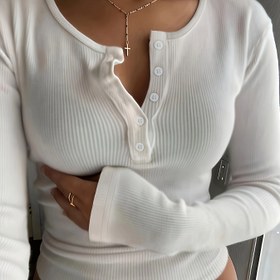 Resim Kadınların Y2K Tarzı Uzun Kollu Kabarık Üstü - Dar Kesim, Düz Beyaz, Düğmeli Tasarım, Rahat veya Katmanlı Kıyafetler İçin Mükemmel, Tüm Mevsimler İçin Üst | Y2K Moda | İnşaat 