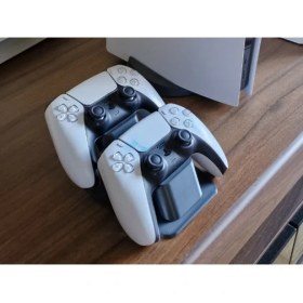 Resim Oyun Kolu Standı Siyah – Ikili Gamepad Düzenleyici ve Sergileme Aparatı 
