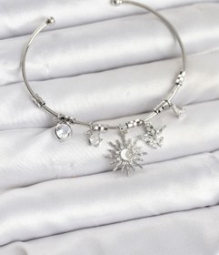 Resim BURCU MODA Güneş Charmlı Gümüş Renk Pirinç Kadın Bileklik 