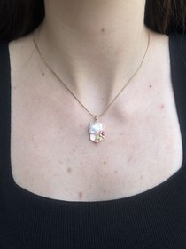 Resim Pembe Detaylı Gold Sanat Kolye 