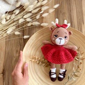 Resim Amigurumi Elbiseli Geyik Oyuncak 