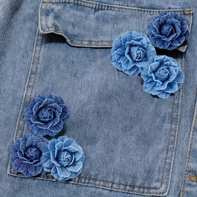 Resim 10 Adet El Yapımı 3D Denim Kumaş Çiçekler - Mavi & Beyaz/Gri Güller ve Kamelyalar, Katmanlı DIY Dikiş Aksesuarları için Giysi Süslemesi, Gelinlik Dekorasyonu, Saç Tokası, Ceket, Çanta Uygulamasında Tutkalsız Tasarım Çoklu Kullanımlık Suni Çiçek Hediyesi, İlham Veren Sanat Eserleri ile Keşif 