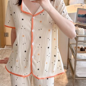 Resim Kadınlar için Uzun Pantolon ve Kısa Kollu Yıldız Desenli Rahat Giyim Pijama Takımı. 