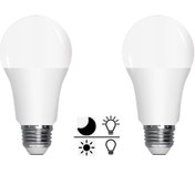 Resim Dışarıda Geceye Kadar İki LED Ampul, 12W (100 Watt'a Eşdeğer), 1200 Lümen, Iş Hafızalı Ampuller, E27 Taban, 6500K Soğuk Beyaz A60, Verandalar, Garajlar ve Girişler İçin Uygun. 