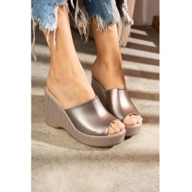Resim Femina Trendy Tlay Platin Cilt Dolgu Topuk Terlik 