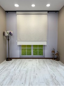 Resim Çift Mekanizmalı Açık Gri Çizgili Desenli Tül Ve Beyaz Mat Stor Perde Gri 