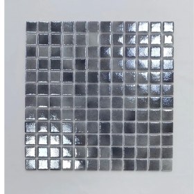 Resim Mutfak tezgah arası ve yaşam alanlarının tüm yüzeyleri için Püskürtme Siyah Cam Mozaik. Taş ölçüleri: 25x25 mm. File ölçüsü: 31.5x31.5 cm. ( 1 Koli = 10 File Karo = 1 m2 Fiyatıdır ) 