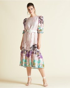 Resim Kadın Renkli Desenli Volanlı Elbise Kemerli Ve Puff Kol Detaylı Midi Boy Pudra 