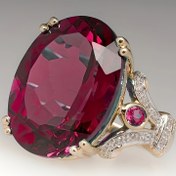 Resim Şık Vintage Kadın Yüzüğü - Pembe-Kırmızı Taklit Taşlı, Altın Tonlu Aksanlı Bant - Tüm Yıl Boyu Giyilebilecek Lüks Takı 