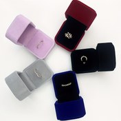Resim 5'li Set Kare Kadife Kumaş Mücevher Kutuları, Parti için Hediye Paketleme Kutusu, Küçük İşletme Malzemeleri, Ambalaj Kutusu, Hediye Kutuları, Düğün Eşyaları Misafirler İçin Düğün İkramları, Resepsiyon İçin Düğün Süslemeleri, Şık Lüks Sevgililer Günü Hediye Malzemeleri 