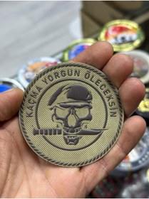 Resim KOMANDO PAZARI "Kaçma Yorgun Oleceksın" Yazılı 3D Lazer Kesim Arkası Cırtlı Patch 