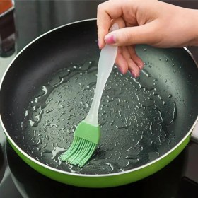 Resim Yeşil Silikon Yağ Fırçası – Çok Amaçlı, Farklı Renk Seçenekleriyle Dayanıklı Mutfak Yardımcısı 