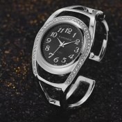 Resim Hanyang Gümüş Siyah Kadın Bilezik Saatler 2022 Rhinestone Yeni Şık Lüks Kuvars Izle Altın Gümüş Kadran Elbise Saatler Montre Femme (Yurt Dışından) 