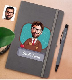 Resim Bk Gift Gift Kişiye Özel Erkek Öğretmen Karikatürlü Gri Termo Deri Defter Ve Metal Versatil Kalem(0,7 Kur 