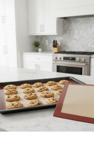 Resim Atlas Mutfak Yanmaz Yapışmaz, Yıkanabilir, Pişirme Matı ve Gri Silikon Yanmaz Mutfak Fırın Eldiveni 