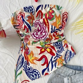 Resim Kadınlar İçin Çiçek Desenli Askısız Üst - Asimetrik Etekli Bohem Tatil Bluzu, Renkli Çiçekli Yazlık Plaj Giyimi, Makinede Yıkanabilir, Şeffaf Olmayan Kumaş, Festival ve Günlük Kullanım için Hafif Yazlık Bluz, Boho Tarzı, Rahat Kesim, Bayram Kıyafeti 