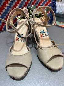 Resim bitangosu EKRU MAT YALDIZLI 8,5 CM 11 PONT KELEBEK MODEL TANGO, DANS VE SALON AYAKKABISI 