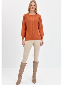 Resim Kadın Sıfır Yaka Önü Saç Örgülü Kazak Turuncu Turuncu 