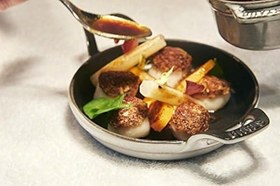 Resim STAUB Toz İstiflenebilir Fırın Kabı, Yuvarlak (20 Cm, 0,75 L İçerisinde Bulunan Mat Siyah Kaplı Tepsi İle) Grafit Grisi 