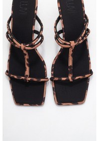 Resim Luvishoes Luvi Shoes Mocha Siyah Sarı Desenli Kare Burunlu İnce Bantlı Kadın Topuklu Terlik Leopar 