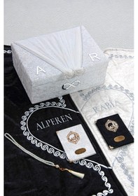 Resim Çeyizlik Kişiye Özel İsimli Kalpli Seccade Seti - Sandıklı Bohçalık Hediyelik Eşli Çift Seccadesi Siyah Beyaz 