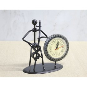 Resim TTT Metal Saatli Keman Çalan Müzisyen 