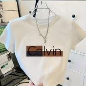 Resim 1 adet Y2K Gradyan Renk Bloklu T-Shirt "Calvin" Baskısı ile, Minimalist Modern Tasarım, Sokak Modası ve Sanatsal Tarz, Yazda İşe Giderken ve Tarihler için Kısa Kollu Üst, Çok Yönlü Giyim | Y2K Modası | İnşaat 