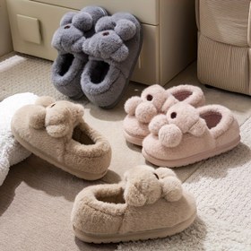Resim Peluş Astarlı ve Kemerli Kaymaz Tabanlı Terlik - Yumuşak Pelüş Ev Ayakkabısı, EVA Destekli İç Tabana Sahip, 4 Mevsim Rahatlık Sunan Unisex Erkek & Bayan Çorapları (Bej/Kahverengi/Pembe/Gri), Sevimli Ayıcık yüzü ve Kalp Desenleri, İç Şerit Polar Dolgulu 