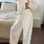 Resim Şık Puantiyeli Baskılı Kadın Pijama Takımı - Fiyonk Detaylı - Yuvarlak Yaka Uzun Kollu Tişört Üst ve Pantolon - Yumuşak Karışım Kumaştan Üretilmiştir - Makinede Yıkanabilir - Tüm Mevsimler İçin Mükemmel - Kadın Rahat Ev Giyim - Kadın Pijamaları 