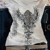 Resim Kadınların Y2K Retro T-Shirt'i - V Yaka, Kısa Kollu, Düzenli Fit ile İnci Siyah ve Beyaz Çiçek Baskısı, Orta Esneklik, Tüm Mevsimler İçin Rahat Üst, Çok Yönlü Giyim | Y2K Modası | İnşaat, Bayan T-Shirt'leri 