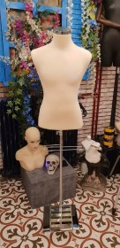 Resim Iğne Batabilen Erkek Terzi Mankeni 