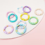 Resim 5 Adet DIY Karışık Renkli Metalik Anahtarlık Halkası - Çiçek ve Puantiye Desenli O-Ring Yaylı Toka Aksesuarları, Anahtarlar, Çantalar, Sırt Çantaları İçin (Canlı Renkler), Sevimli Anahtarlıklar, Çanta Süsü, Eğlenceli Tasarımlar, Pürüzsüz Yüzey 